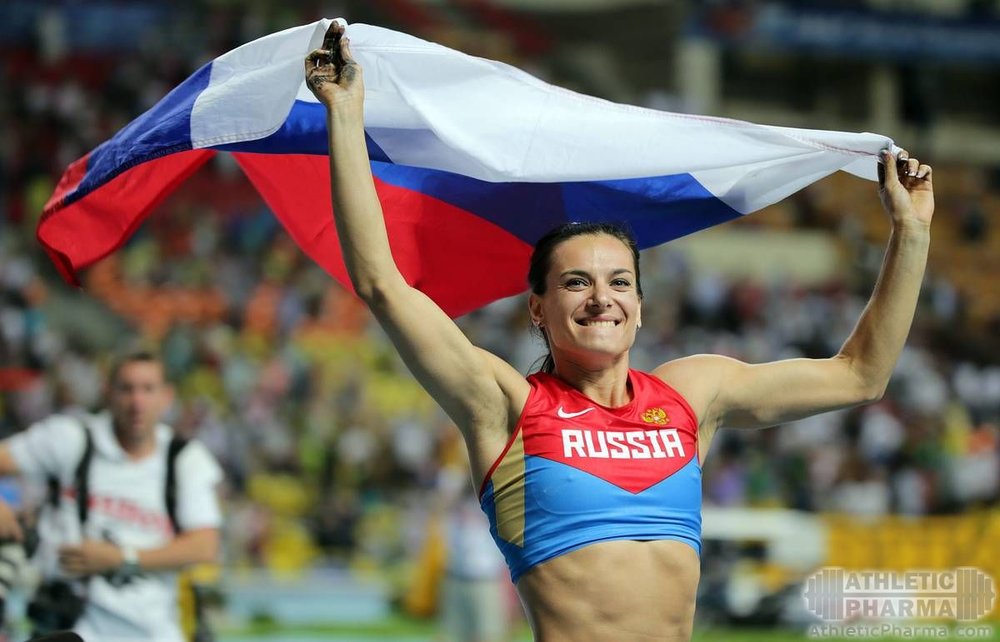 Легкоатлетка Исембаева с российским флагом