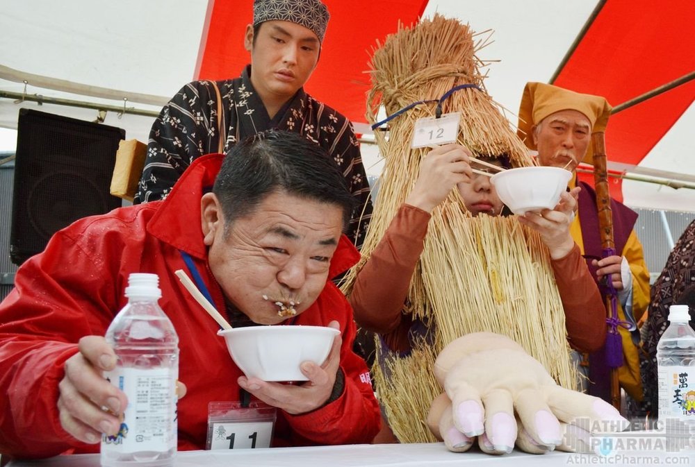 Конкурс по поеданию натто в Японии